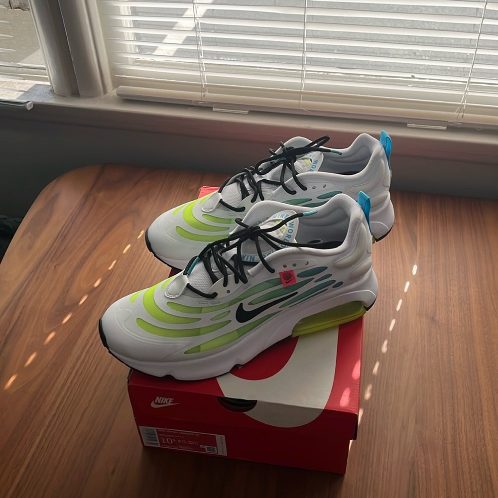 [NIB] Men Nike Air Max Exosense SE Sneaker. Size 10.5. Perfect condition, new.